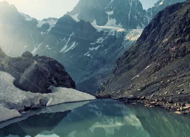 持续吹响正风肃纪反腐冲锋号